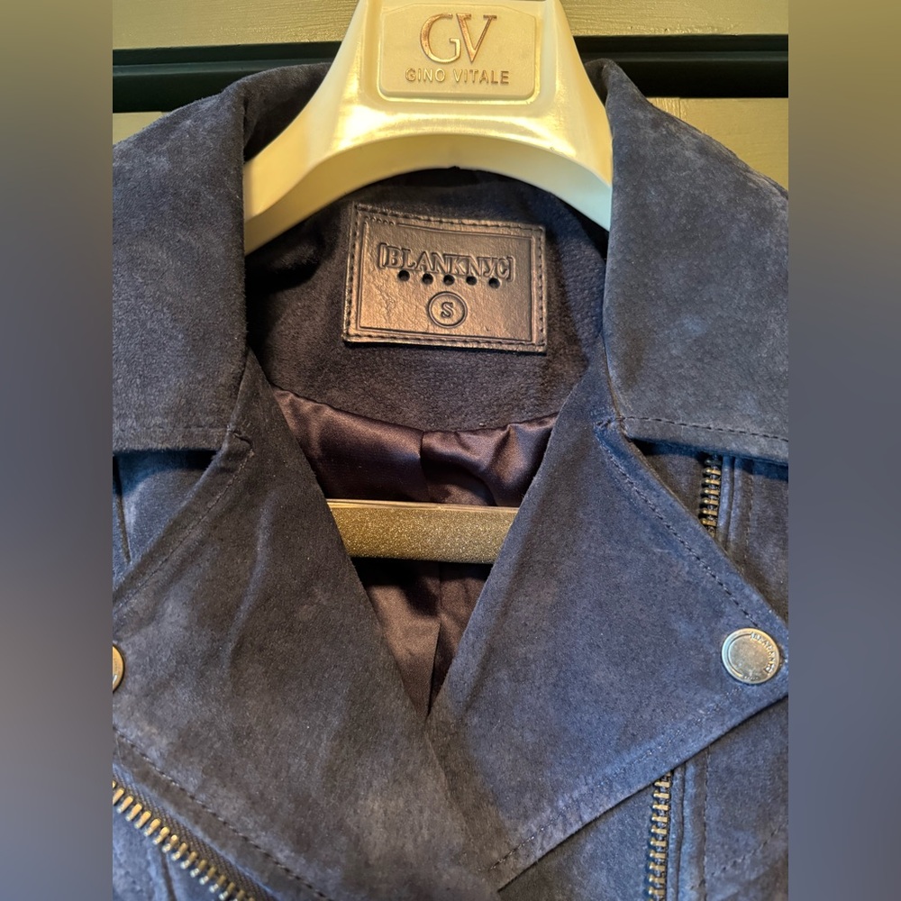 Blank NYC Sz 2 Beautiful Women's Blue Suede Biker Jacket Lots of Zippers (0731) - Picture 4 of 12